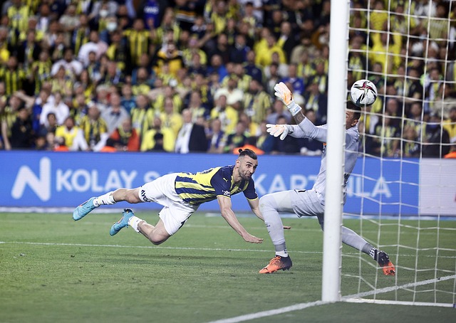 里夫斯说自己扣篮比东契奇多！后者回应：他不抢篮板也不防守